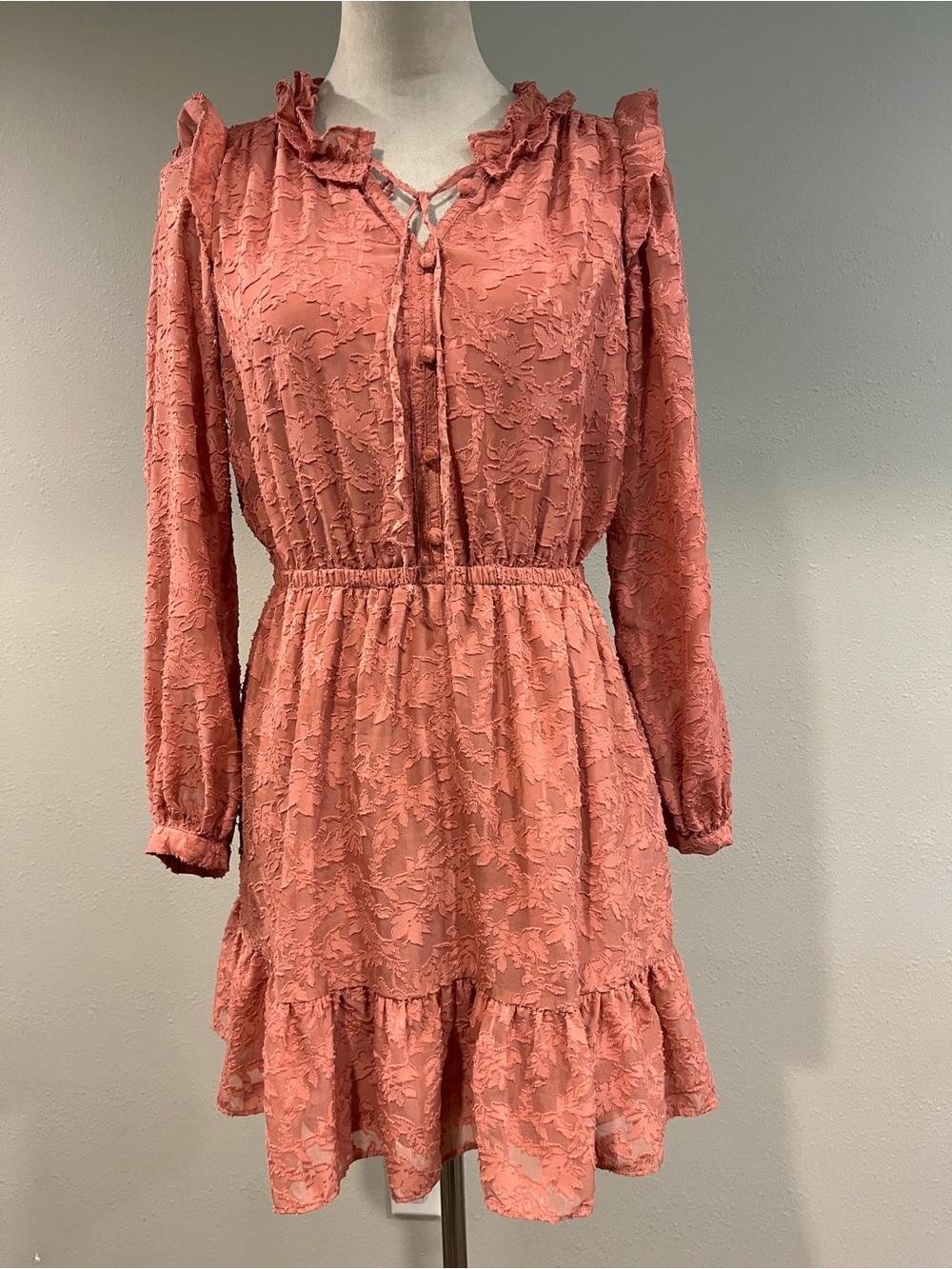 Lauren Conrad Coral‎ Textured Ruffle Long-Sleeve Dress size small